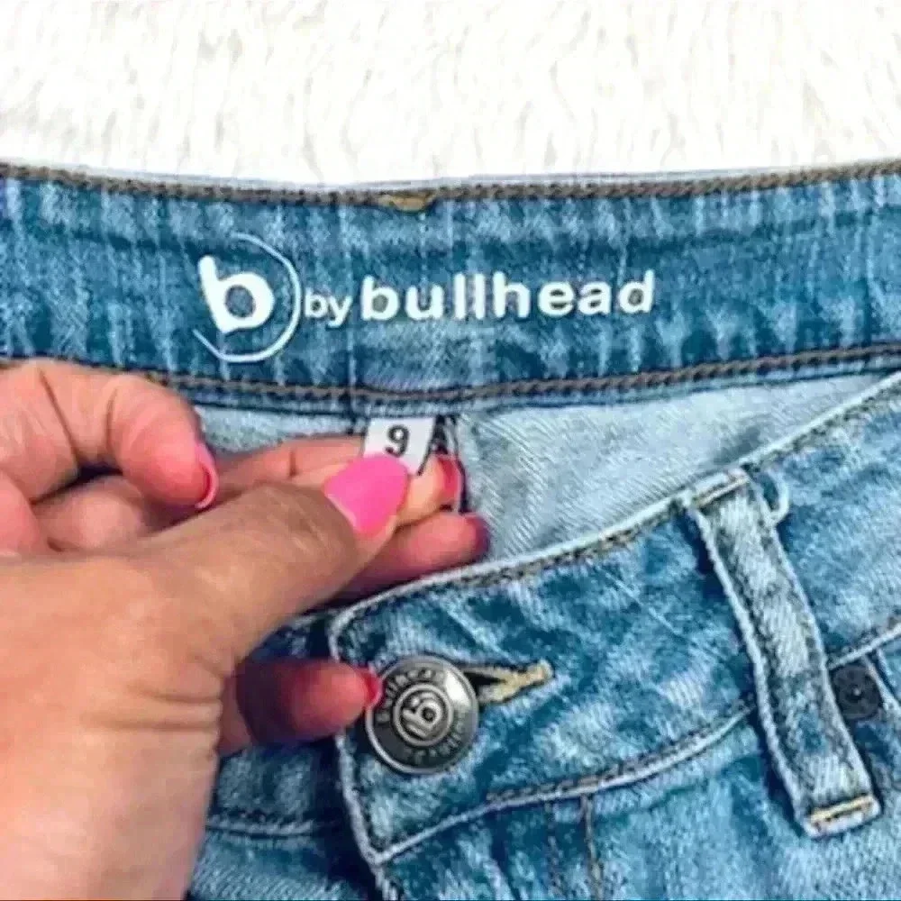 B By‎ Bullhead Med Wash Lowrise Distress Faded Cheeky Raw Hem Jean Shorts Size 9